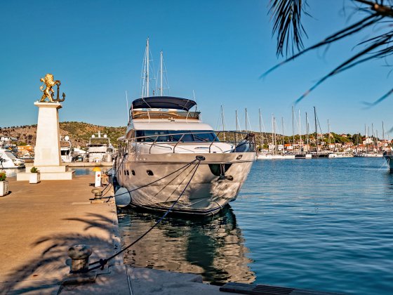 motoryacht charter marina