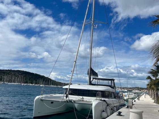 catamaran am hafen