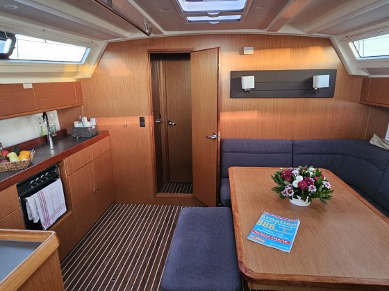 bavaria cruiser 46 pantry