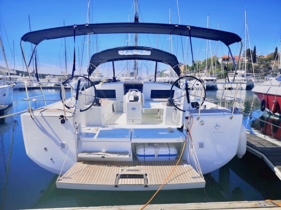 sun odyssey 490 cockpit